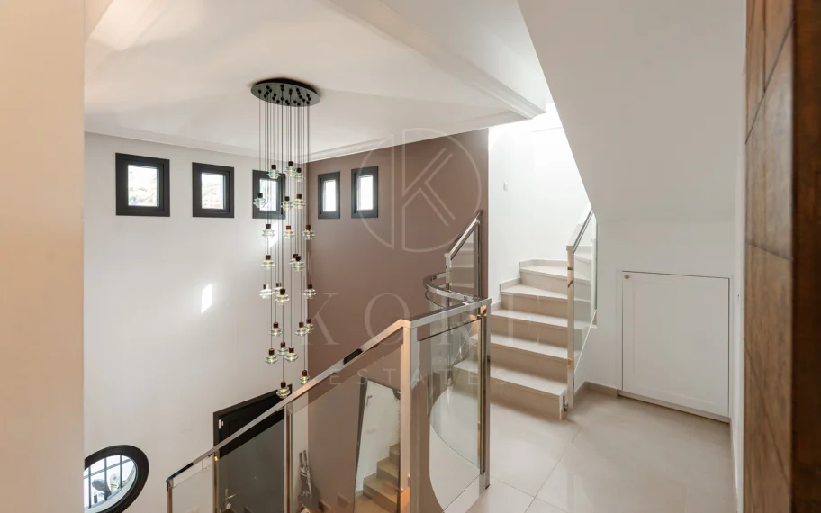 Villa en venta en Parcelas del Golf, Nueva Andalucia