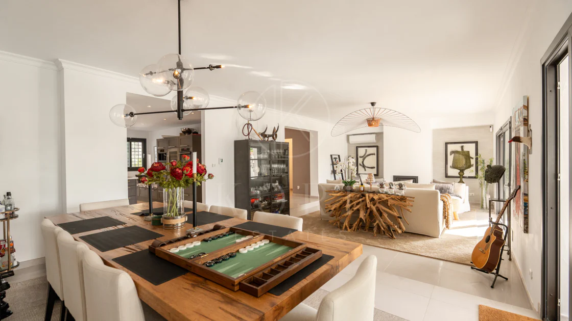 Villa en venta en Parcelas del Golf, Nueva Andalucia