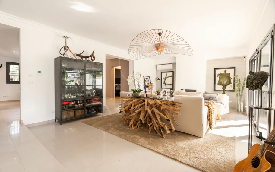 Villa en venta en Parcelas del Golf, Nueva Andalucia