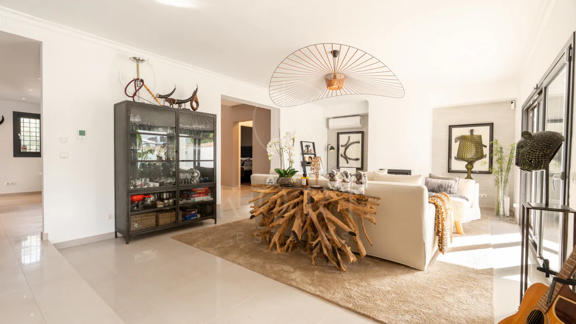 Villa en venta en Parcelas del Golf, Nueva Andalucia