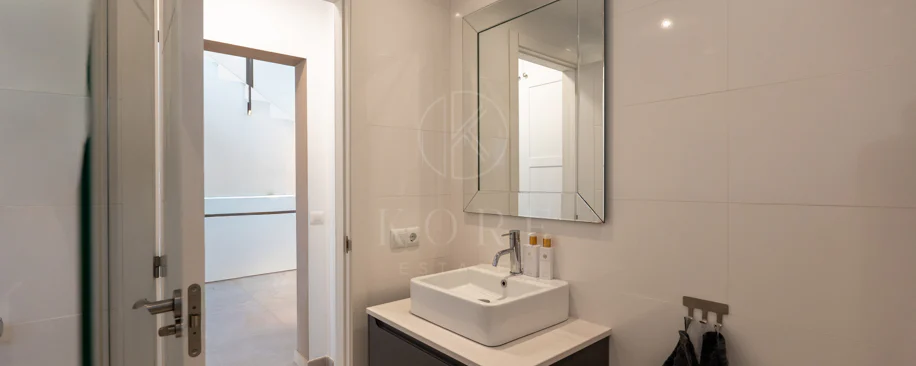 Villa en venta en Parcelas del Golf, Nueva Andalucia