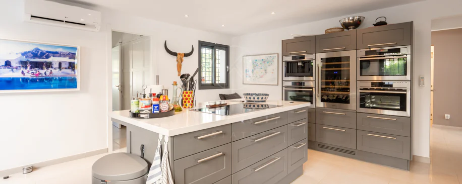 Villa en venta en Parcelas del Golf, Nueva Andalucia