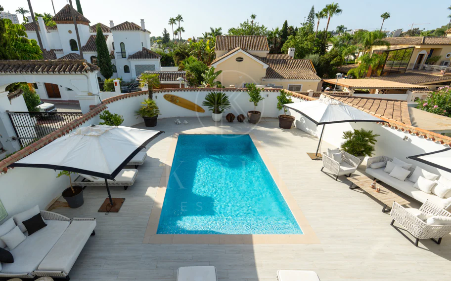 Villa en venta en Parcelas del Golf, Nueva Andalucia