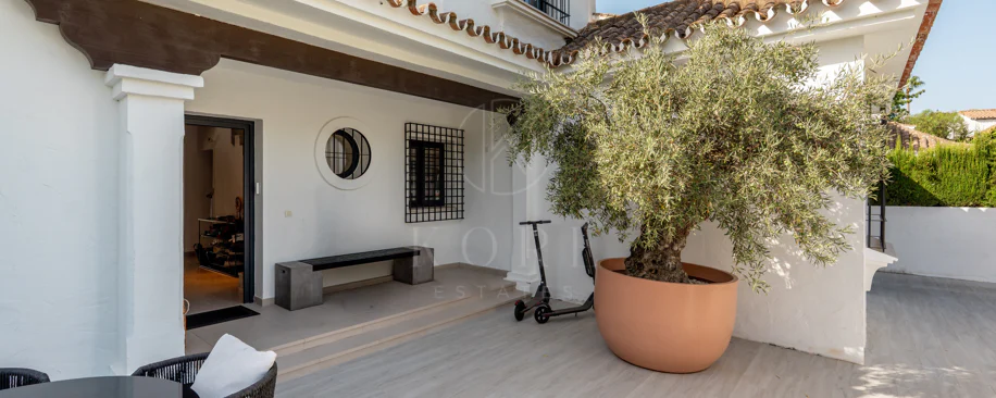 Villa en venta en Parcelas del Golf, Nueva Andalucia