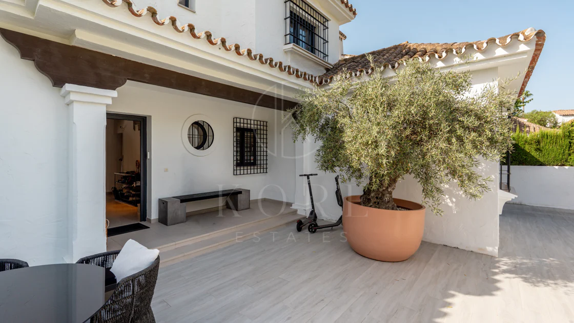 Villa en venta en Parcelas del Golf, Nueva Andalucia