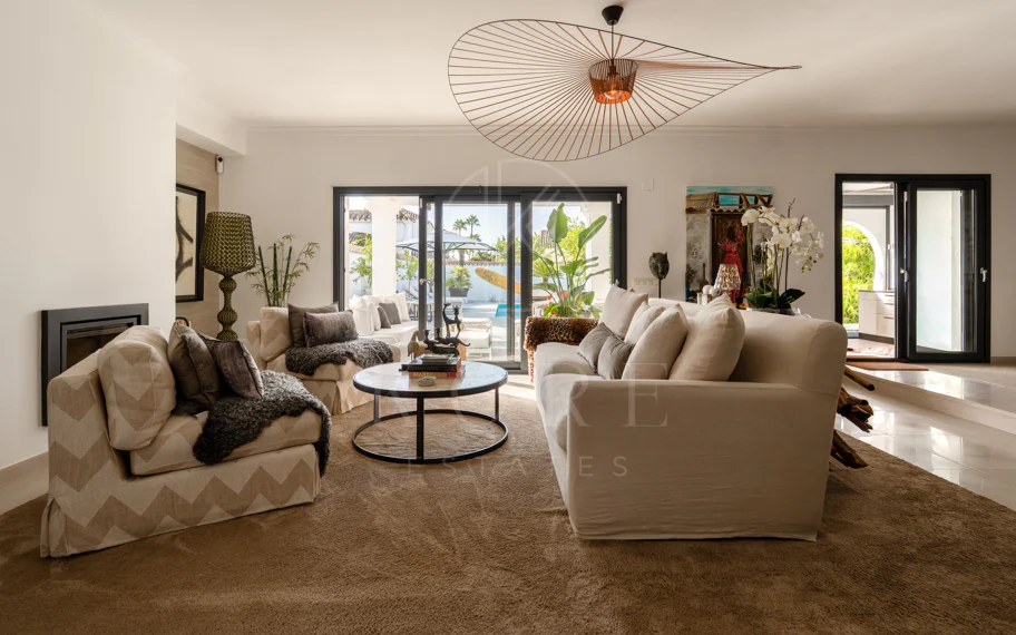 Villa en venta en Parcelas del Golf, Nueva Andalucia