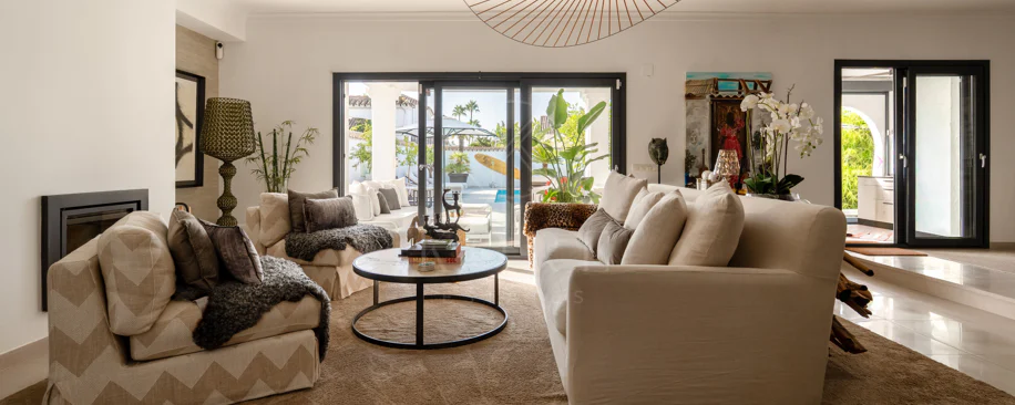 Villa en venta en Parcelas del Golf, Nueva Andalucia