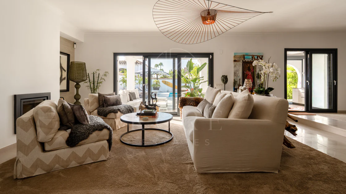 Villa en venta en Parcelas del Golf, Nueva Andalucia