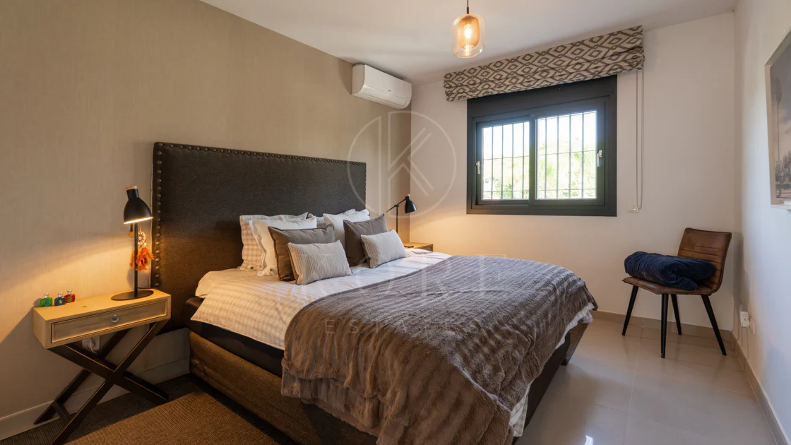 Villa en venta en Parcelas del Golf, Nueva Andalucia