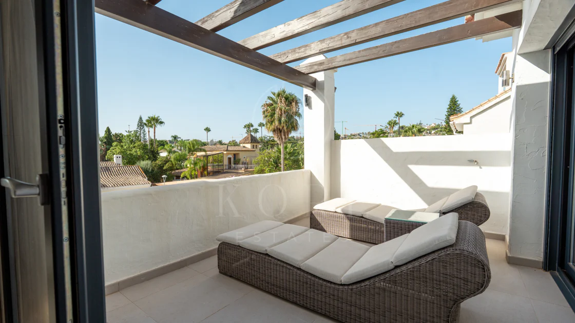 Villa en venta en Parcelas del Golf, Nueva Andalucia