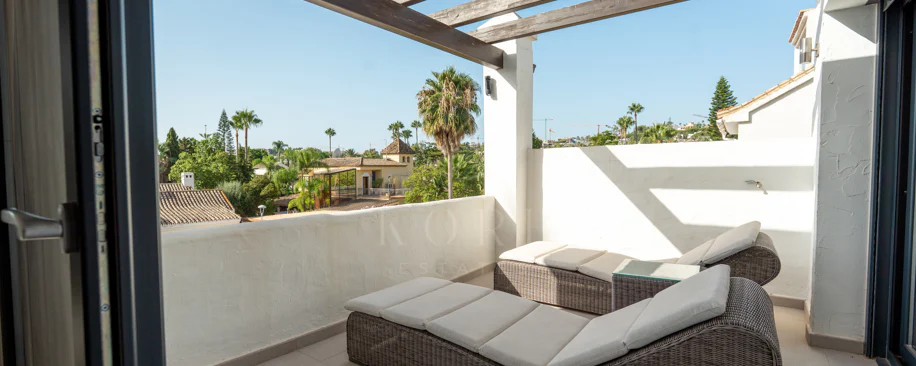 Villa en venta en Parcelas del Golf, Nueva Andalucia