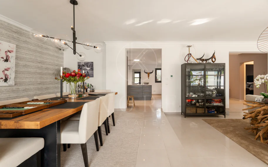 Villa en venta en Parcelas del Golf, Nueva Andalucia