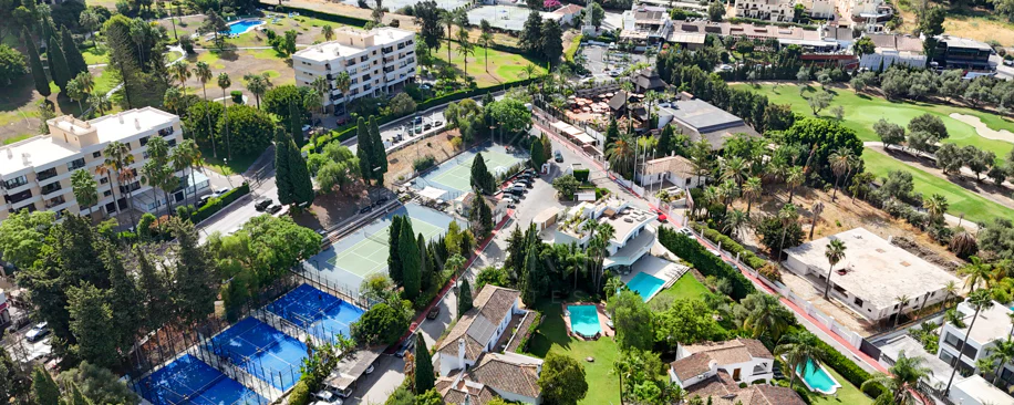 Villa en venta en Parcelas del Golf, Nueva Andalucia