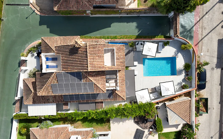 Villa en venta en Parcelas del Golf, Nueva Andalucia