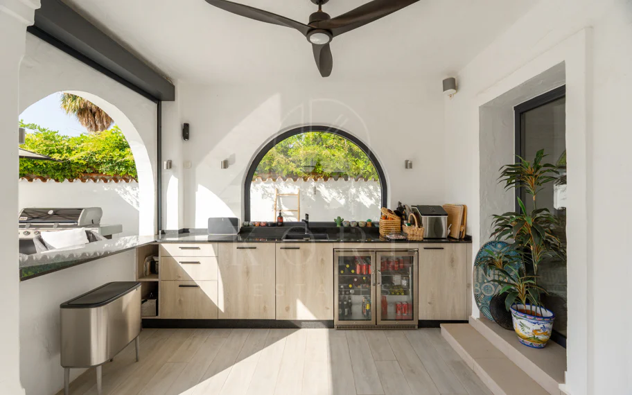 Villa en venta en Parcelas del Golf, Nueva Andalucia