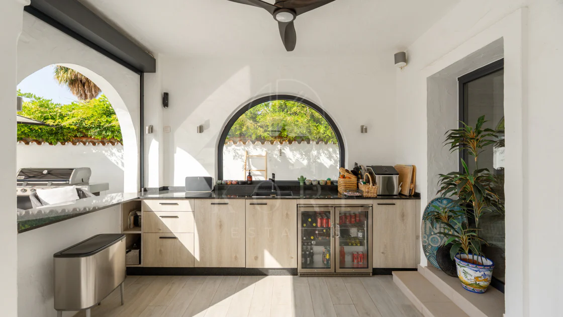 Villa en venta en Parcelas del Golf, Nueva Andalucia