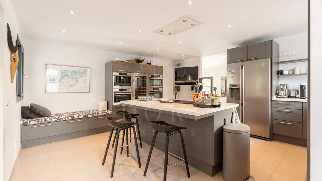 Villa en venta en Parcelas del Golf, Nueva Andalucia