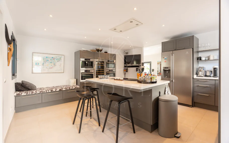 Villa en venta en Parcelas del Golf, Nueva Andalucia