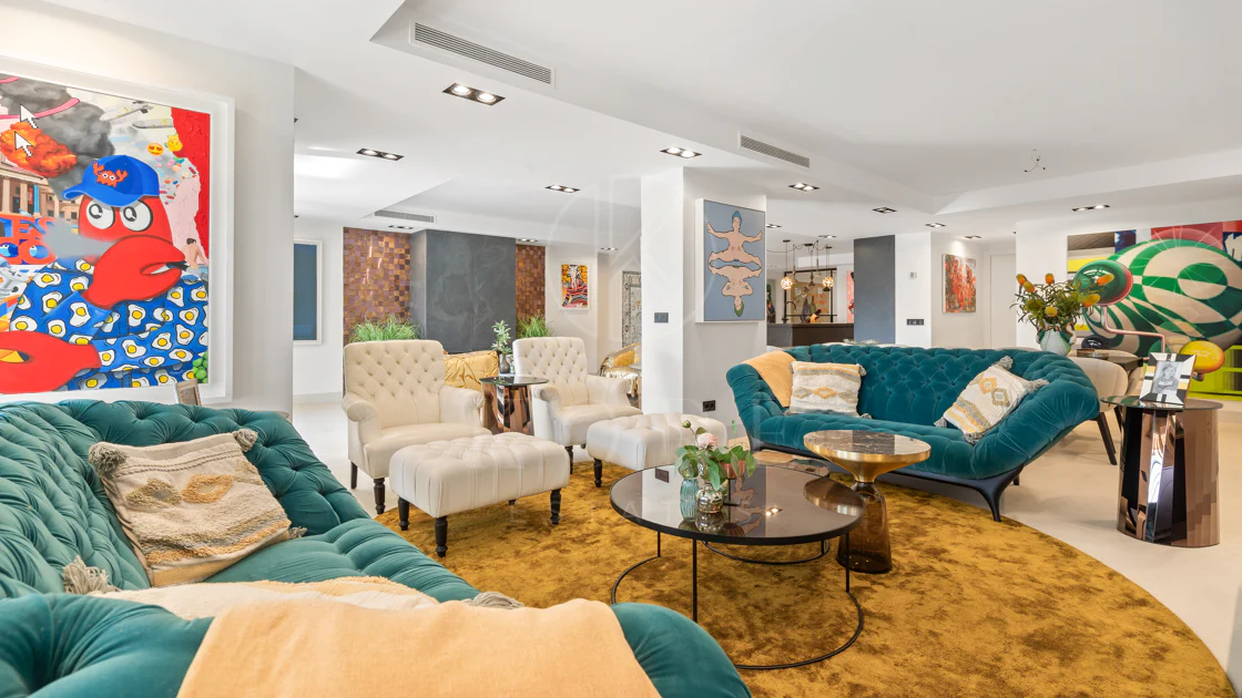 Impresionante Apartamento Totalmente Renovado de 4 Dormitorios en Playas del Duque – Puerto Banús