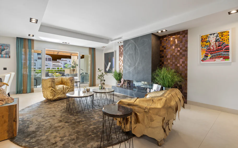 Impresionante Apartamento Totalmente Renovado de 4 Dormitorios en Playas del Duque – Puerto Banús