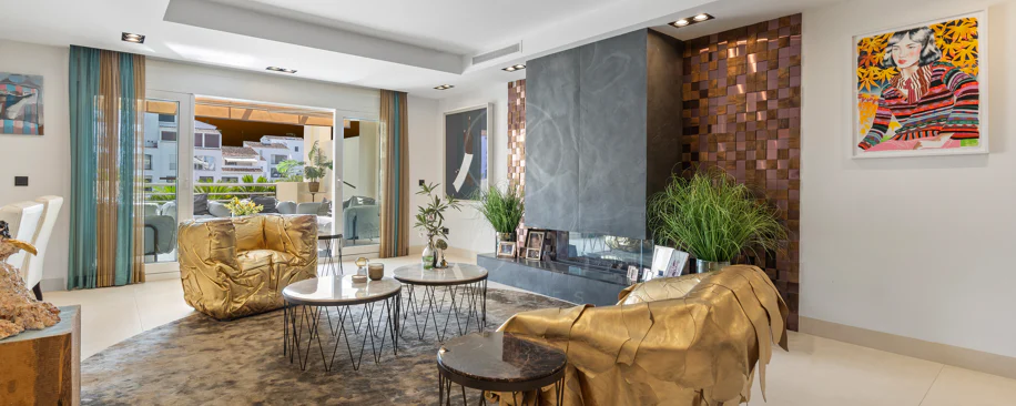 Impresionante Apartamento Totalmente Renovado de 4 Dormitorios en Playas del Duque – Puerto Banús