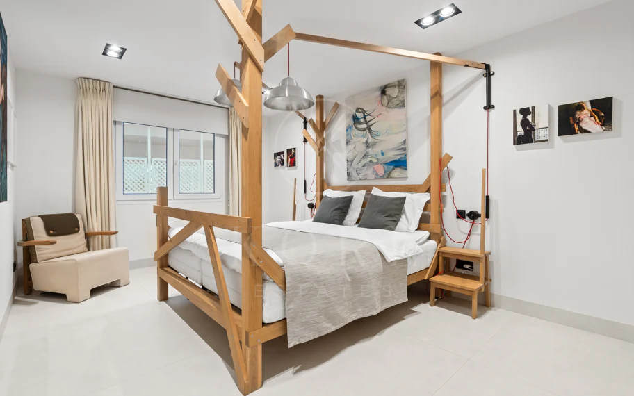 Impresionante Apartamento Totalmente Renovado de 4 Dormitorios en Playas del Duque – Puerto Banús