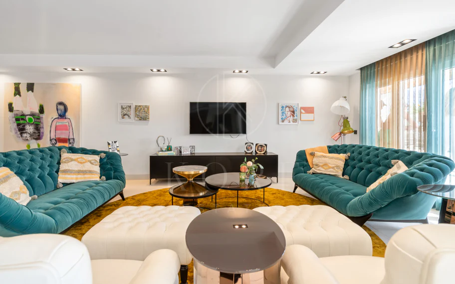 Impresionante Apartamento Totalmente Renovado de 4 Dormitorios en Playas del Duque – Puerto Banús