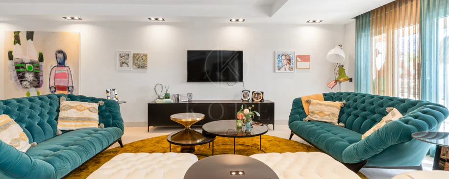 Impresionante Apartamento Totalmente Renovado de 4 Dormitorios en Playas del Duque – Puerto Banús