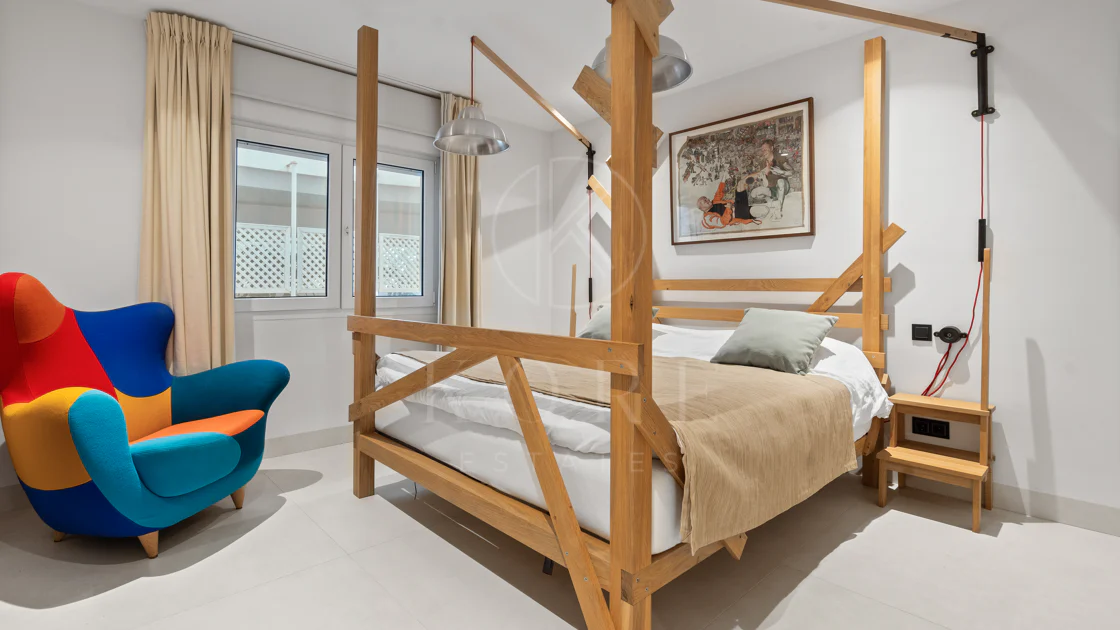 Impresionante Apartamento Totalmente Renovado de 4 Dormitorios en Playas del Duque – Puerto Banús