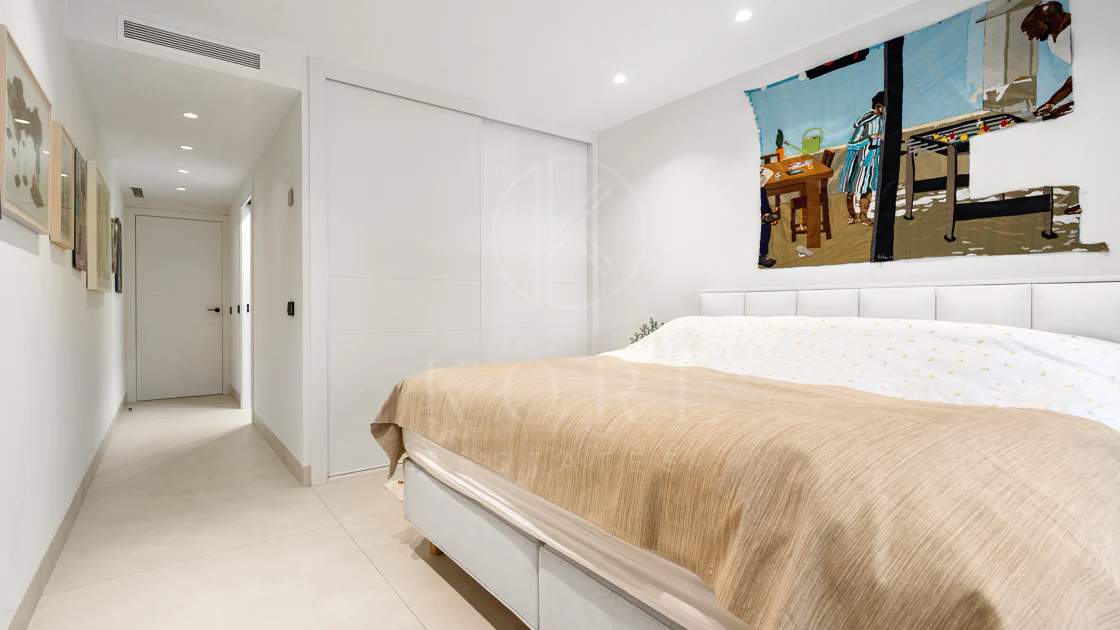 Impresionante Apartamento Totalmente Renovado de 4 Dormitorios en Playas del Duque – Puerto Banús