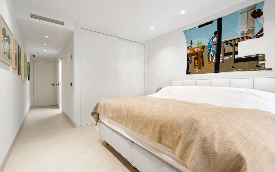 Impresionante Apartamento Totalmente Renovado de 4 Dormitorios en Playas del Duque – Puerto Banús