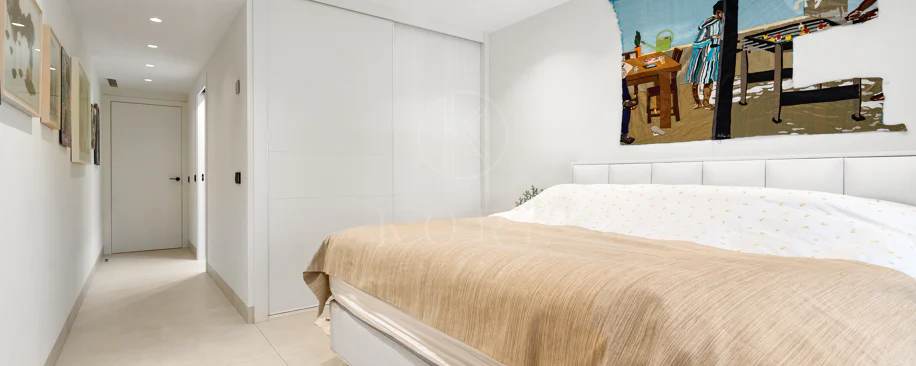 Impresionante Apartamento Totalmente Renovado de 4 Dormitorios en Playas del Duque – Puerto Banús