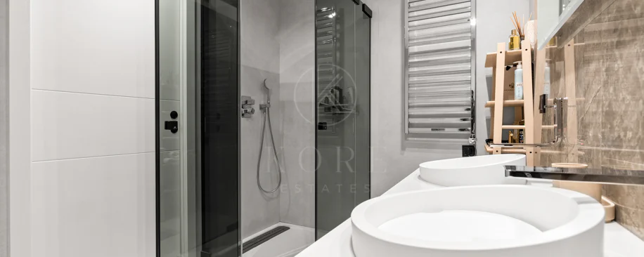 Impresionante Apartamento Totalmente Renovado de 4 Dormitorios en Playas del Duque – Puerto Banús