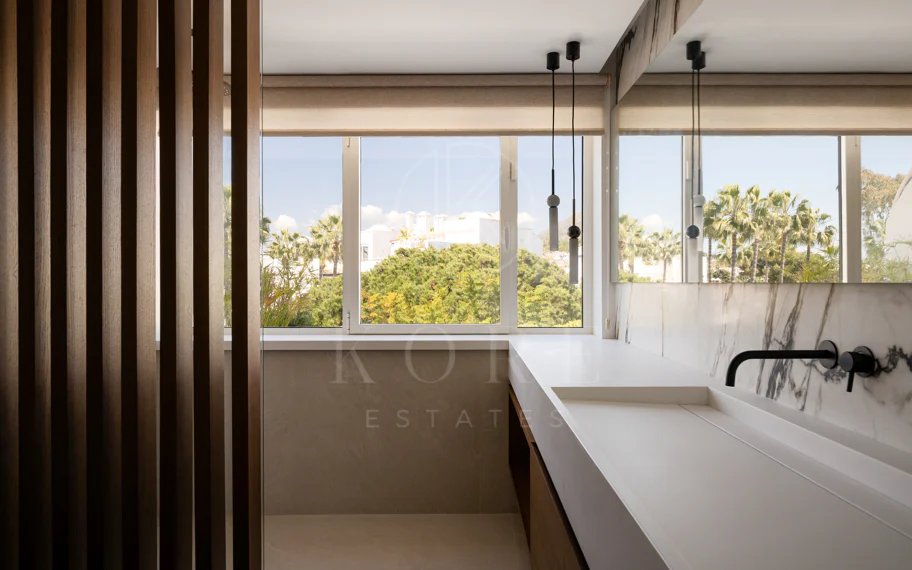 Ático exclusivo en primera línea de playa con orientación sur - Alhambra del Mar