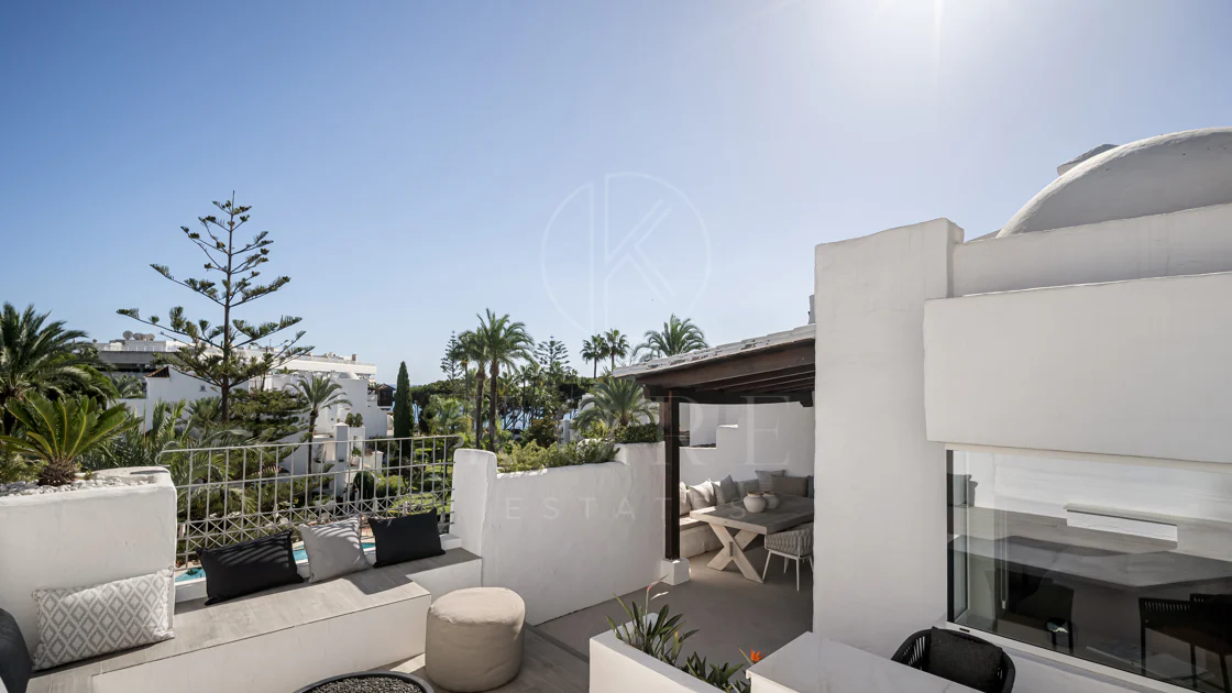 Ático exclusivo en primera línea de playa con orientación sur - Alhambra del Mar