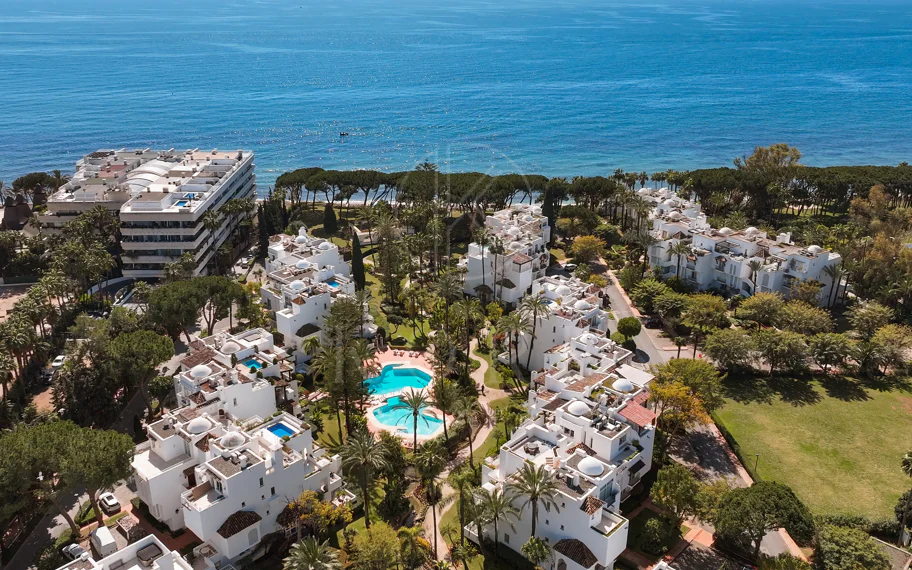 Ático exclusivo en primera línea de playa con orientación sur - Alhambra del Mar