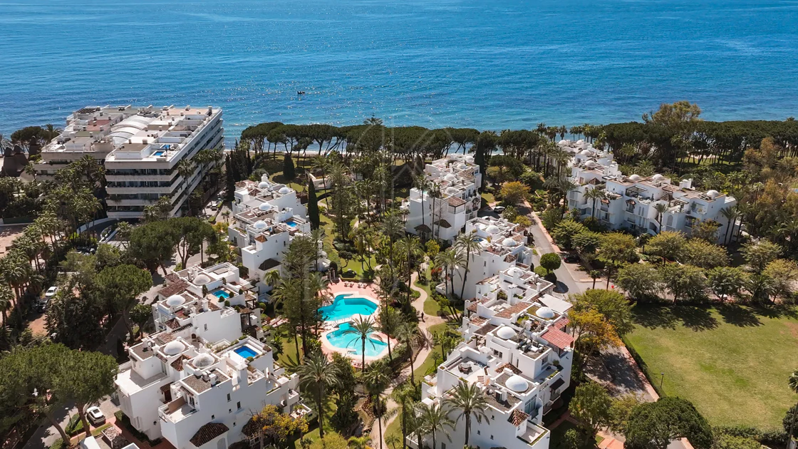 Ático exclusivo en primera línea de playa con orientación sur - Alhambra del Mar