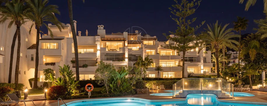 Ático exclusivo en primera línea de playa con orientación sur - Alhambra del Mar