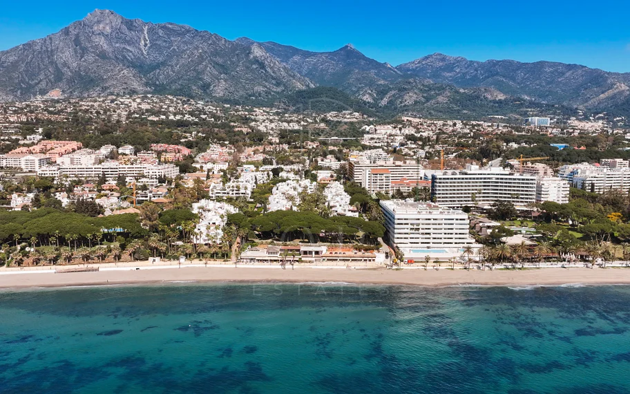Ático exclusivo en primera línea de playa con orientación sur - Alhambra del Mar
