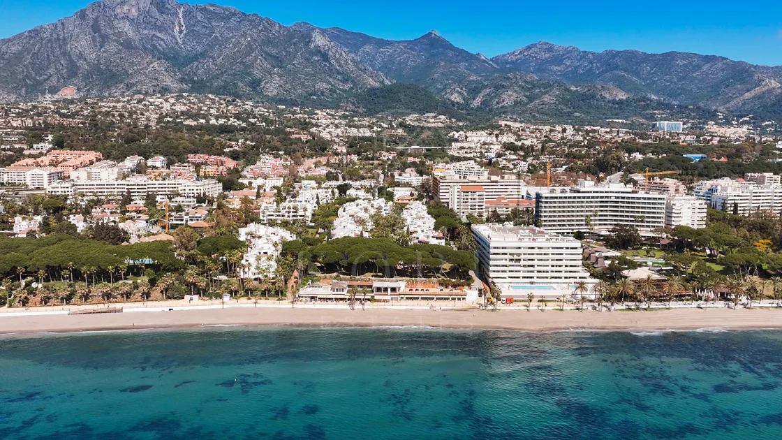 Ático exclusivo en primera línea de playa con orientación sur - Alhambra del Mar