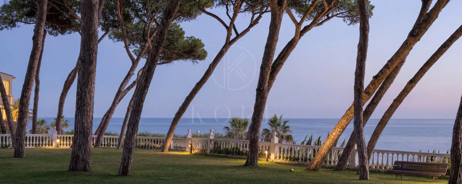 Ático exclusivo en primera línea de playa con orientación sur - Alhambra del Mar