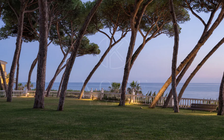 Ático exclusivo en primera línea de playa con orientación sur - Alhambra del Mar
