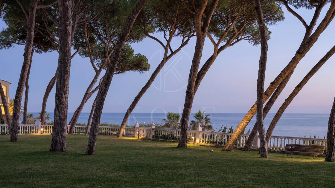 Ático exclusivo en primera línea de playa con orientación sur - Alhambra del Mar