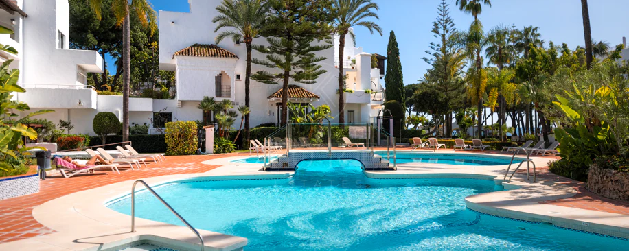 Ático exclusivo en primera línea de playa con orientación sur - Alhambra del Mar
