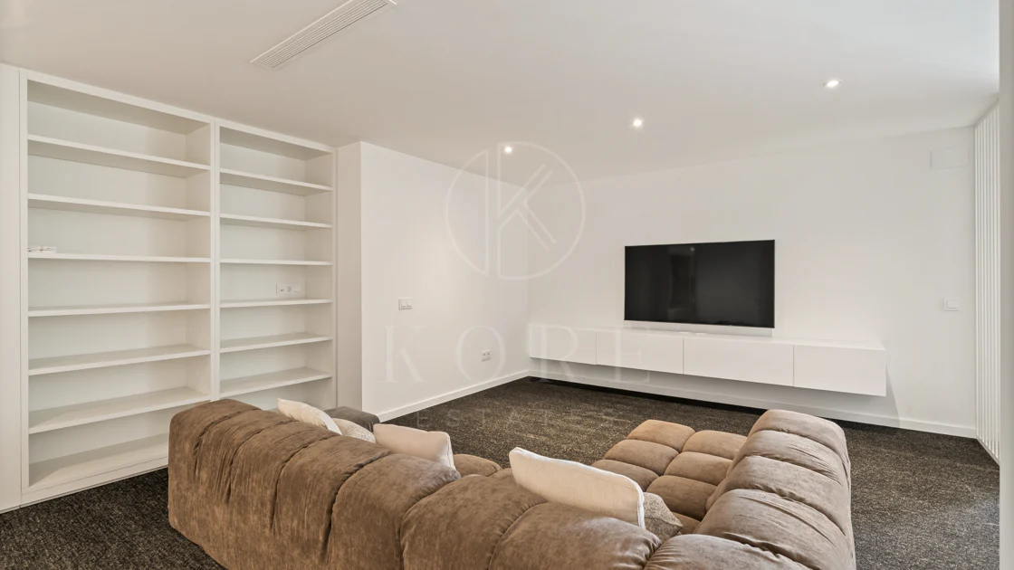 Exclusive Whole-Floor Residence with Private Pool | 9 Lions Residences, Nueva Andalucía