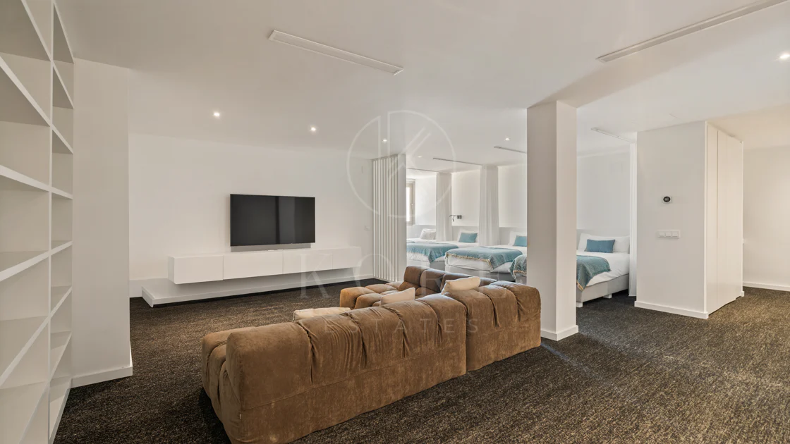 Exclusive Whole-Floor Residence with Private Pool | 9 Lions Residences, Nueva Andalucía