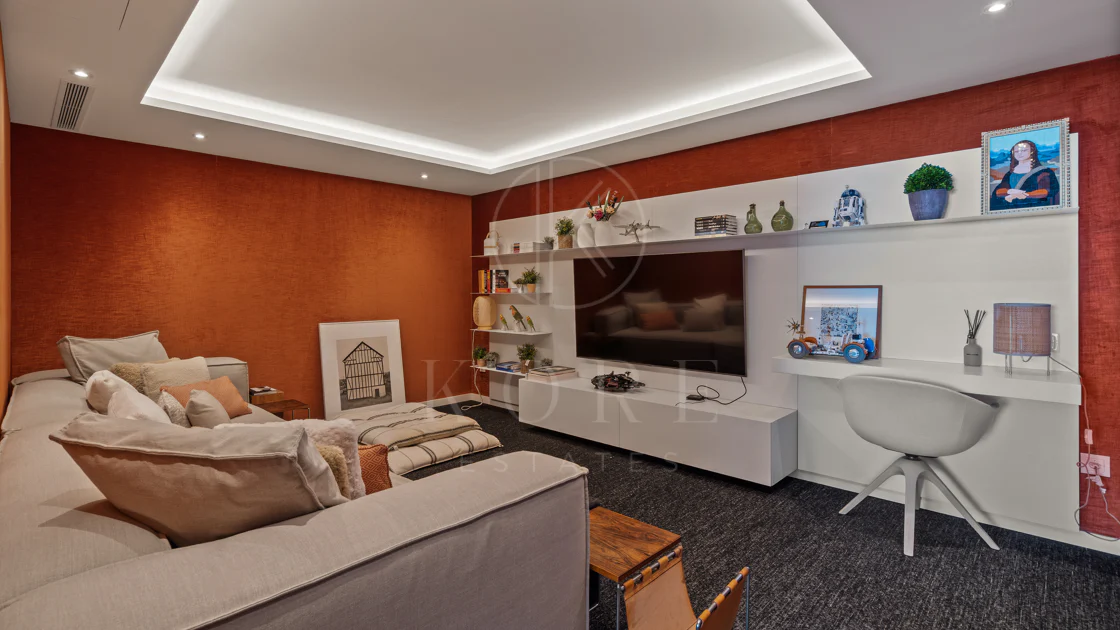 Exclusive Whole-Floor Residence with Private Pool | 9 Lions Residences, Nueva Andalucía