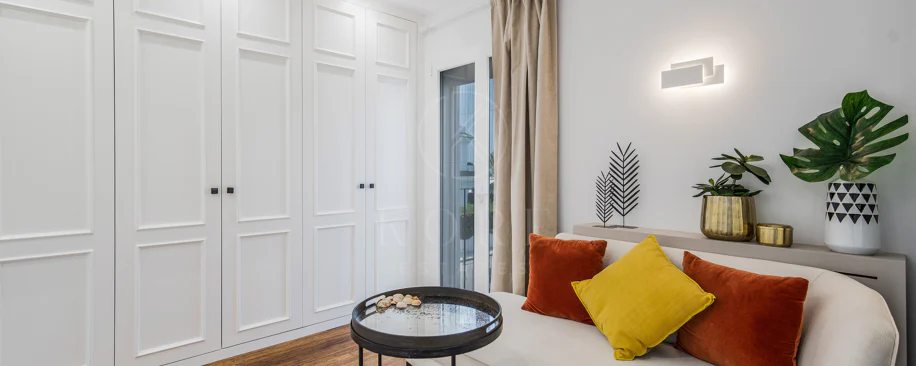 Hermosa playa de primera línea, casa de cuatro dormitorios en la prestigiosa comunidad de Marbellamar, en Marbella Milla de Oro