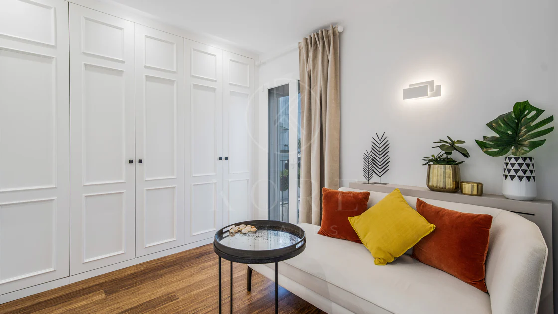 Hermosa playa de primera línea, casa de cuatro dormitorios en la prestigiosa comunidad de Marbellamar, en Marbella Milla de Oro