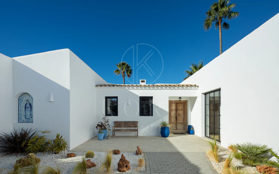 Villa de lujo de 8 dormitorios en Guadalmina Alta, Marbella, con piscina privada